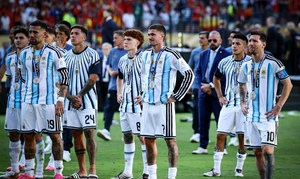 Mất phép màu Messi, đội tuyển Argentina chỉ còn bạo lực, yếu đuối