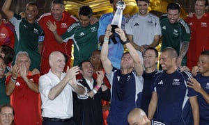 Việc nhẹ lương cao của huyền thoại bóng đá: Làm như chơi, FIFA trả tiền