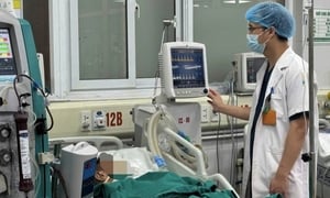 Hôn mê, suy đa tạng bởi ly rượu chứa cồn công nghiệp