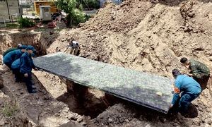 Phát hiện 3 bộ hài cốt tập thể, 1 hài cốt đơn tại hố chôn mới ở CV Lê Thị Riêng