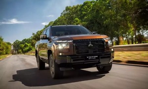 Tin xe 25/7: Toyota Crown 2027 tăng giá, Triton có bản đặc biệt mới