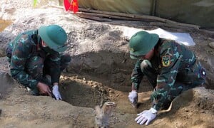 Phát hiện thêm 10 hài cốt liệt sĩ cùng nhiều di vật ở Quảng Trị