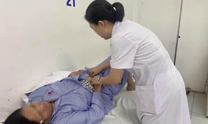 6 tháng rụng tóc, nổi ban đỏ, cô gái 22 tuổi ngỡ ngàng khi nhận chẩn đoán