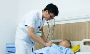 Ngừng tim trên bàn can thiệp, người đàn ông được cứu sống sau 50 phút nghẹt thở