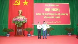 Vĩnh Long thông tin quyết định của Bộ Chính trị về công tác cán bộ