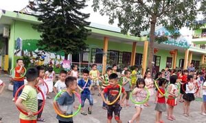 Bộ Y tế: Trẻ 1-5 tuổi cần vận động 180 phút/ngày, hạn chế tối đa xem điện thoại