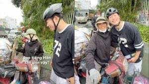 'Sốt' clip khách Hàn nói tiếng Việt với chị bán rong Việt nói tiếng Hàn như gió