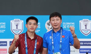 Trực tiếp họp báo Việt Nam vs Singapore: HLV Kim Sang-sik nói gì?