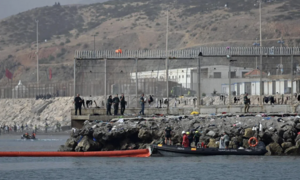 67 người thiệt mạng sau làn sóng di cư vào Ceuta, Tây Ban Nha dựng rào chắn nổi