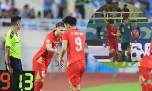 Đình Bắc xua tay, xin HLV Kim Sang-sik đừng thay người