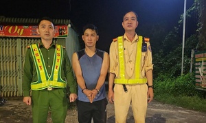 Bắt kẻ chở pháo hoa lậu liều lĩnh tông xe vào CSGT để bỏ chạy