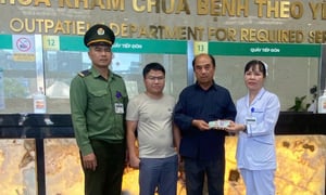 Nhặt gần 40 triệu đồng ở Bệnh viện Bạch Mai, người phụ nữ trả lại bệnh nhân Lào