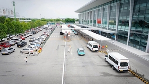 Sân bay Nội Bài bắt đầu điều chỉnh làn đón khách cho xe dịch vụ tại Nhà ga T1