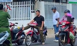 Tạm giữ đối tượng đạp ngã người đàn ông đang chạy xe máy ở Đắk Lắk