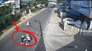 Thông tin mới vụ người đàn ông bị đạp ngã khi đang đi xe máy ở Đắk Lắk