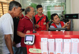 Người Sài Gòn kéo nhau đi mua vé số kiểu Mỹ giải thưởng 12 tỷ đồng