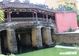Ảnh: ‘Ngốn’ hơn 1,2 tỷ yên Nhật, du khách vẫn phải 'nín thở' khi qua biểu tượng 4 thế kỷ của Hội An