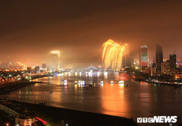 Ảnh: Đội Phần Lan và Ý toả sáng trong đêm thi thứ 3 Lễ hội pháo hoa quốc tế Đà Nẵng