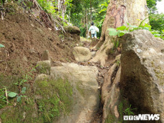 Đường lên ngôi trường chỉ có 2 cô giáo, 34 học sinh: Bên này vách núi, bên kia vực thẳm