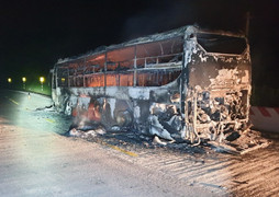 Xe khách giường nằm cháy trơ khung sắt
