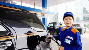 Giá xăng tiếp tục tăng, cao nhất hơn 300 đồng/lít