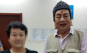 Phật Tổ của 'Tây du ký' được người dân quỳ lạy khi ra đường