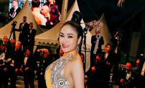 Hoa hậu Tuyết Nga quyến rũ trên thảm đỏ Cannes 2019