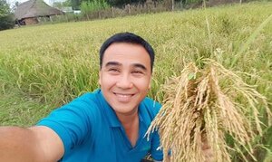 MC Quyền Linh: 'Trong showbiz, tôi cố gắng nằm nép sát đất để thấp hơn mọi người'