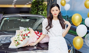 30 tuổi, Midu gây bất ngờ khi lần thứ 2 tậu xe sang tiền tỷ