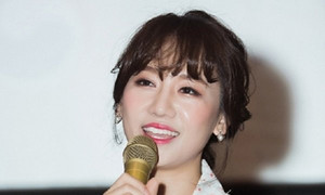 Hari Won: 'Tôi muốn vào showbiz Hàn Quốc nhưng sợ xa chồng'