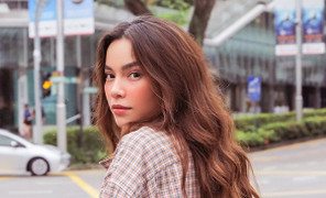 Diện trang phục đơn giản, Hồ Ngọc Hà khoe thần thái rạng rỡ ở Singapore