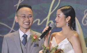 MC Phí Linh diện váy trắng, xinh đẹp rạng rỡ trong lễ cưới