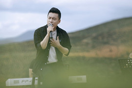 Ba của Lam Trường: ‘Con tôi mê hát lắm, đi đâu cũng hát, lấy tiền ăn sáng đi hát karaoke’