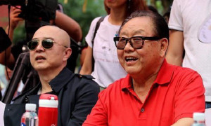 Thầy trò 'Đường Tăng' được khán giả bao vây tại sự kiện