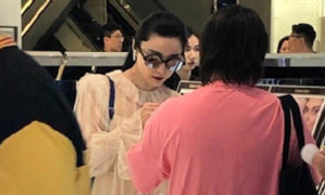 Phạm Băng Băng xuất hiện giản dị sau chia tay Lý Thần