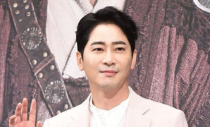 Nạn nhân bị Kang Ji Hwan cưỡng hiếp cố kêu cứu cảnh sát nhưng bất lực