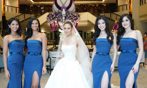 H’Hen Niê khoe sắc bên dàn mỹ nhân khi làm phù dâu cho lễ cưới Hoa hậu Hoàn vũ Thái Lan