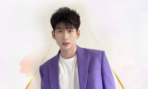 Tuấn Trần đang livestream trên VTC News, tiết lộ loạt bí mật thú vị của web drama đầu tay