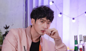 Tuấn Trần: ‘Tôi từng định bỏ nghề vì đóng phim xa, không chăm sóc được mẹ'