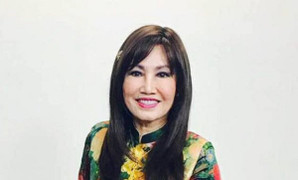 Danh ca Thanh Lan: ‘Cha từng ngồi dưới mưa cùng khán giả xem tôi hát’