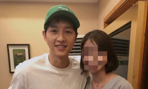 Bất ngờ với thái độ của Song Joong Ki trong lần hiếm hoi xuất hiện sau ly hôn