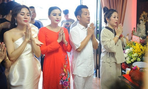 Thanh Bạch, Minh Nhí đến nhà Thúy Nga dâng hương Tổ nghề