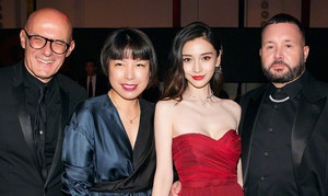 Nghệ sĩ Trung Quốc tranh vị trí, nói dối số đo ba vòng khi dự thảm đỏ