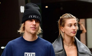 Justin Bieber nhờ fan chọn vest không giống ai cho ngày cưới