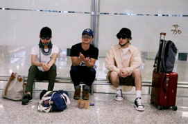 Sao võ thuật Ngô Kinh cùng hai bạn diễn làm ăn xin tại sân bay