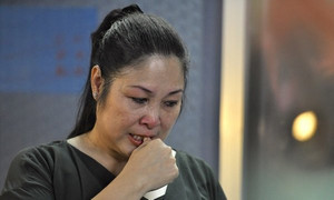 Đêm diễn cuối trước khi sân khấu đóng cửa, Hồng Vân khóc nhiều lần dù xem kịch kinh dị