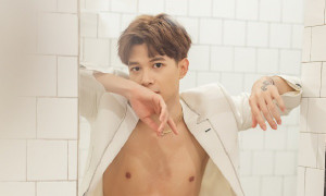 Mừng tuổi 26, diễn viên Anh Tú cởi áo khoe trọn thân hình 6 múi