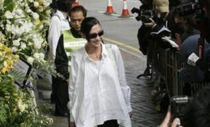 Trương Bá Chi bị chỉ trích vì cười ở tang lễ Mai Diễm Phương