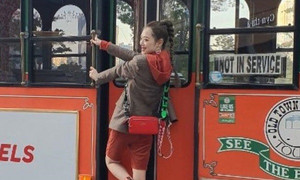 Một ngày trước khi tự tử, Sulli vẫn tươi tắn, hết mình với công việc