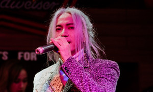 MV mới chưa ra, S.T Sơn Thạch đội tóc trắng đi diễn hưởng ứng Halloween